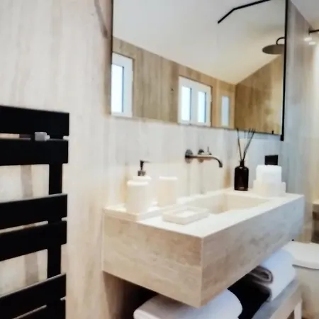 Stunning 3-room In Paris