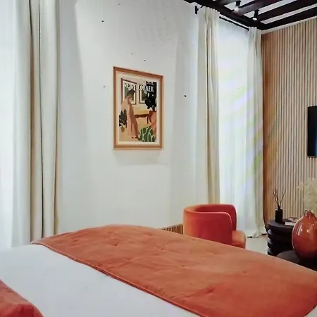 Stunning 3-room In * Paris